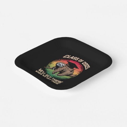 レトロ上級クラス2025 Sloth Capの卒業 ペーパープレート (傾斜あり)