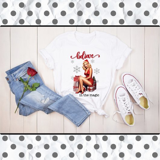 レトロ信じ魔法ピンナップ Tシャツ