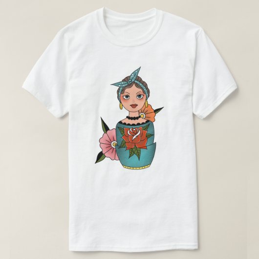 レトロ入れ子の人形の入れ墨 Tシャツ (デザイン正面)