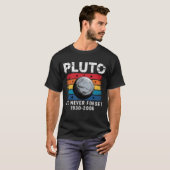 レトロ冥王星 私たちは決して忘れない 冥王星に正義を Tシャツ (正面フル)