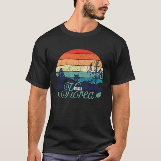 レトロ動揺して北朝鮮トラベルキャンパー Tシャツ (正面)