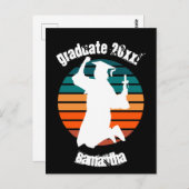 レトロ卒業生が喜びの虹を求めて跳躍 ポストカード (正面/裏面)