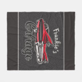 レトロ名レッドキャディヴィンテージクラシックカーガレージ フリースブランケット (正面(横))