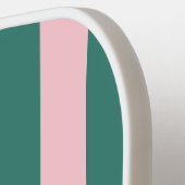 レトロ名門私立校風のスポストライプートウェア – ピンクグリーン ピックルボールラケット (左詳細)