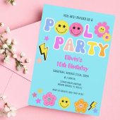 レトロ名門私立校風のY2Kプールパーティーハッピー顔誕生日 招待状