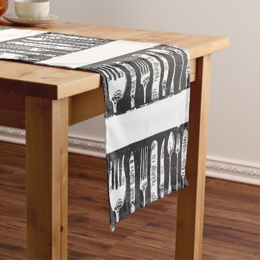 レトロ図解入りの、写真付きのカトラリーアートブラック&ホワイト ショートテーブルランナー (インサイチュ)