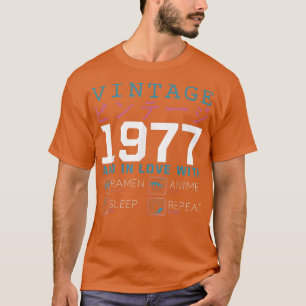 レトロ大宅漢字ヴィンテージ1977誕生日ラーメンAnim Tシャツ