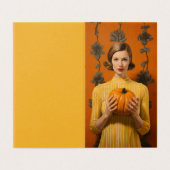 レトロ女性がカボチャを持つ (外部フラット)