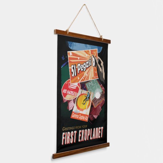 レトロ宇宙ポスター – 太陽系外惑星ディスカバリー51ペガシB 吊り下げ型タペストリー (傾斜あり)