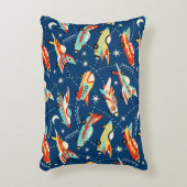 レトロ宇宙ロケットカーズブルーパーソナライズされたネーム アクセントクッション (正面(垂直))