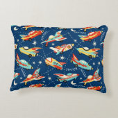 レトロ宇宙ロケットカーズブルーパーソナライズされたネーム アクセントクッション (裏面)