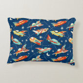 レトロ宇宙ロケット車ブルーかわいいキッズパターン アクセントクッション (裏面)