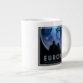 レトロ宇宙旅行ポスター – Jupiter's Moon Europa. ジャンボコーヒーマグカップ (正面右)
