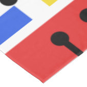 レトロ幾何学模様の迷路の原色 テーブルクロス (アングル)