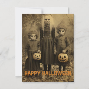 レトロ彫りのカボチャを持つハロウィーンの不気味な子供 ポストカード