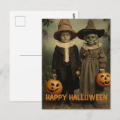レトロ彫りのカボチャを持つハロウィーンの不気味な子供 ポストカード (正面/裏面)