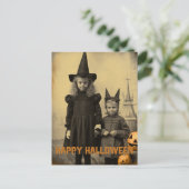 レトロ彫りのカボチャを持つハロウィーンの不気味な子供 ポストカード (スタンド正面)