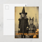 レトロ彫りのカボチャを持つハロウィーンの不気味な子供 ポストカード (正面/裏面)