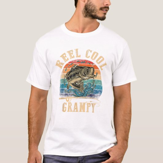 レトロ感のある釣り竿 クールなおじいちゃんの魚 Tシャツ (正面)