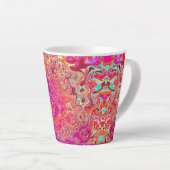 レトロ抽象芸術サンゴとパープルマーブルスワール カフェラテマグ (右アングル)