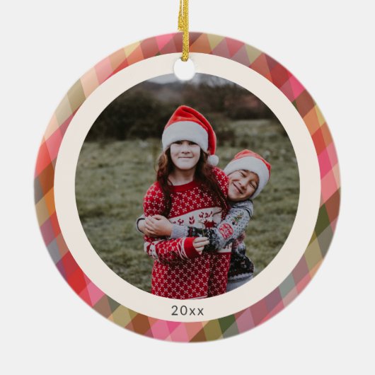 レトロ斜めクリスマスプレイドかわいい写真2024 セラミックオーナメント (裏面)
