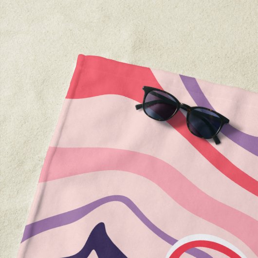 レトロ旋回抽象芸術波形ピンクパープル名前をカスタムする ビーチタオル (インサイチュ)
