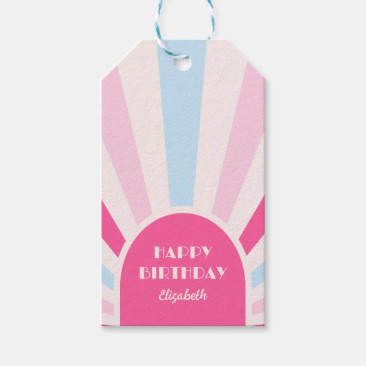 レトロ日が差すことアーチタイポグラフィ誕生日ピンク ギフトタグ (正面)