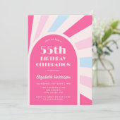 レトロ日が差すことアーチタイポグラフィ誕生日ピンク 招待状 (スタンド正面)