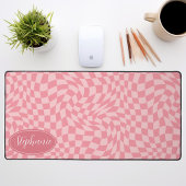 レトロ波形：モダンピンクの波状チェッカーボードパターン デスクマット