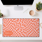 レトロ波：モダンオレンジ色の波型チェッカーボード デスクマット