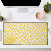 レトロ波：モダン黄色の波状チェッカーボード デスクマット