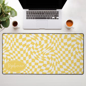 レトロ波：モダン黄色の波状チェッカーボード デスクマット