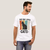 レトロ猫愛好家デザイン この少年は猫が好き_1 Tシャツ (正面フル)