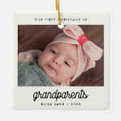 レトロ私たちの初めてのクリスマスを祖父母として写真 セラミックオーナメント (正面)