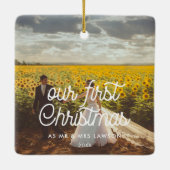 レトロ私たちの初めてのクリスマスカップルの写真 セラミックオーナメント (裏面)