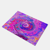 レトロ紫とオレンジの抽象芸術Groovy Swirl ドアマット (アングル)