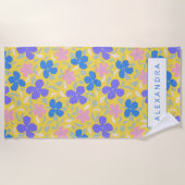 レトロ花柄の黄パーソナライズされた色 ビーチタオル (正面)