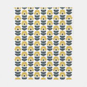 レトロ花柄ネイビーとマスタードイエロー フリースブランケット (正面)