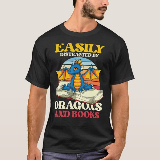 レトロ読ズBookworm Librarian Book Dragon Tシャツ (正面)