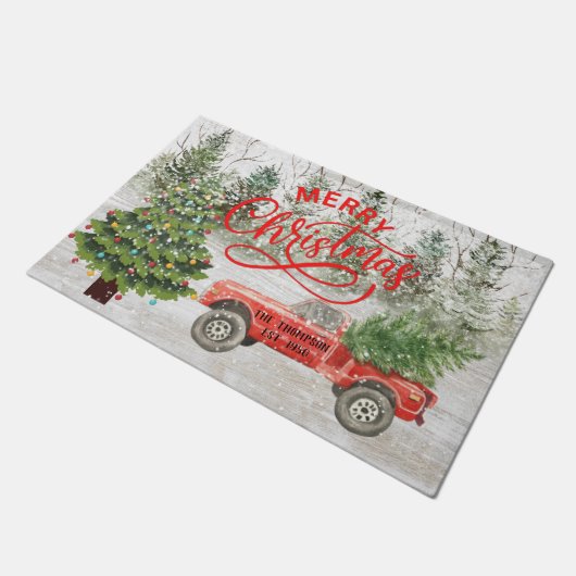 レトロ赤いタック素朴な冬の家族の名前クリスマスツリー ドアマット (アングル)