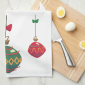 レトロ赤と緑のクリスマスオーナメント キッチンタオル (四つ折り)