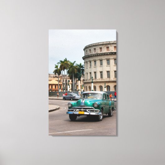 レトロ車のハバナ通り キャンバスプリント (正面)