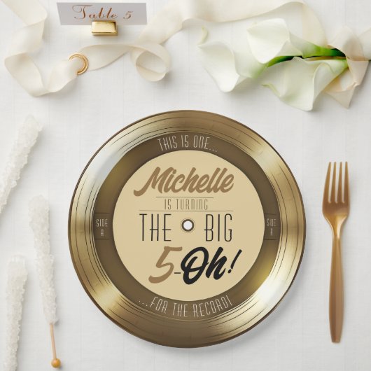 レトロ金ゴールドブラックビニールレコード50th誕生日パーティー ペーパープレート (ウェディング)