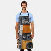 レトロ音楽スピーカーウォールデザイン エプロン (着用した状態)