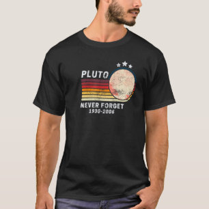 レトロ風スペース プルートを忘れない Tシャツ