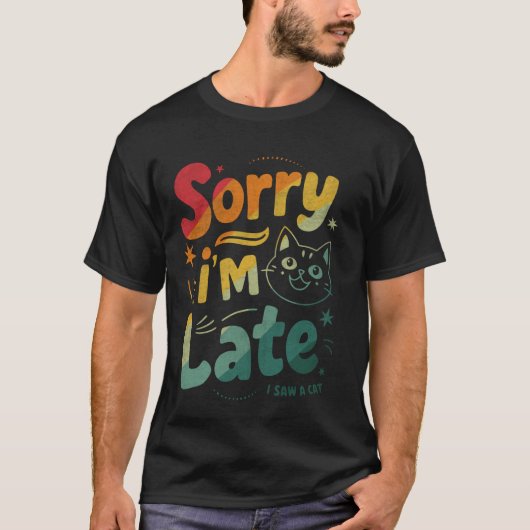 レトロ風 猫好き 遅れてすみません 猫を見てしまいました Tシャツ (正面)