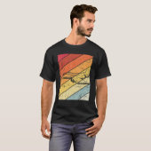 レトロ飛んでいるヴィンテージ飛行機パイロット2 Tシャツ (正面フル)
