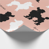 レトロ1950の白と黒のプードルオンピンクの地面 ラッピングペーパー (角)