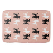 レトロ1950年のサケに白と黒のかわいいプードル バスマット (正面)