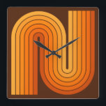 レトロ1970sスタイルアーチ型ストライプ幾何学模様 スクエア壁時計<br><div class="desc">レトロ1970年代のスタイルストライプアーチ型紅葉の幾何学模様。</div>